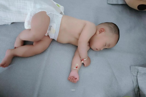 连云港几个月宝宝会抬头